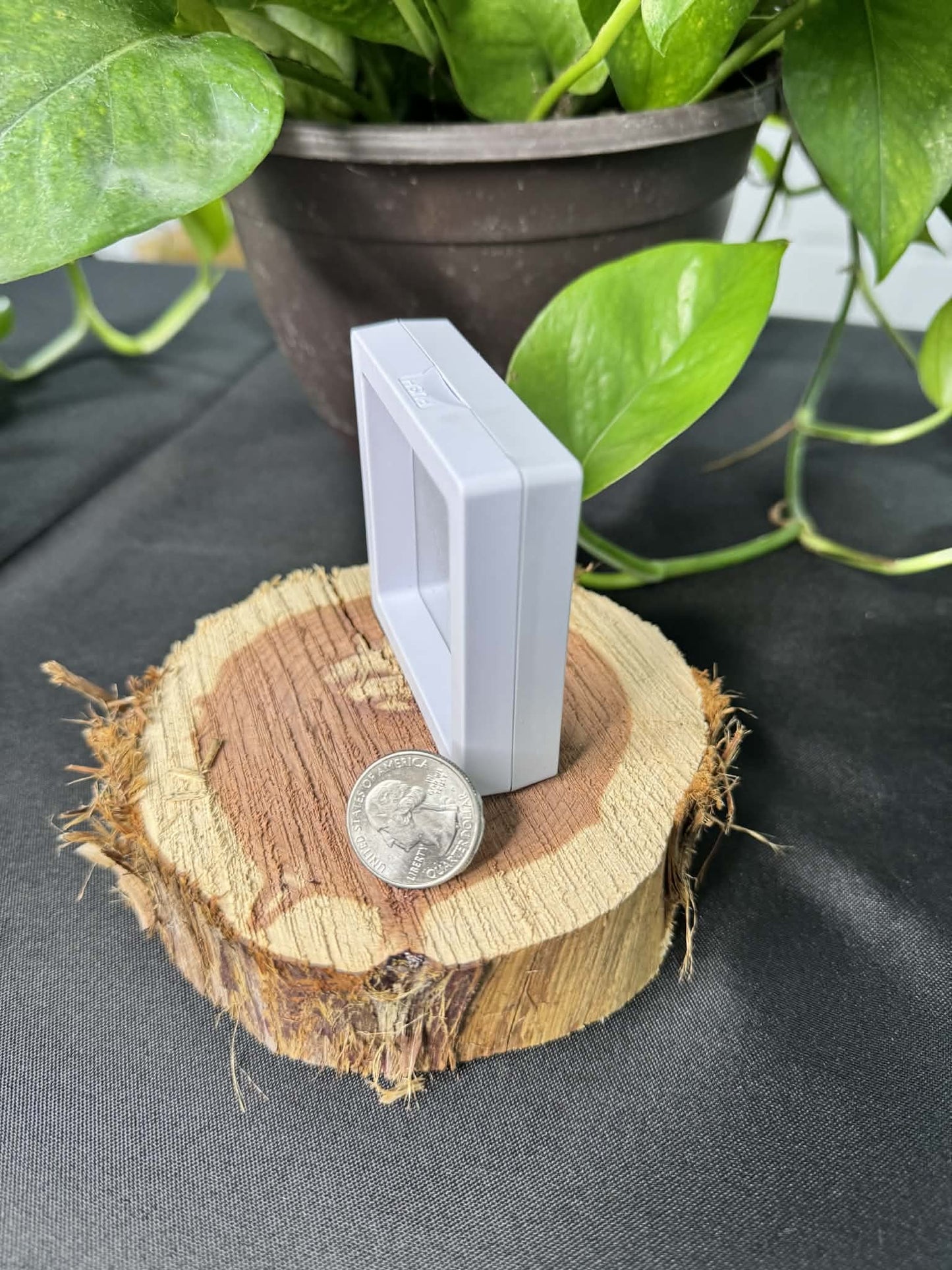 Floating 3D Frame Display Stand